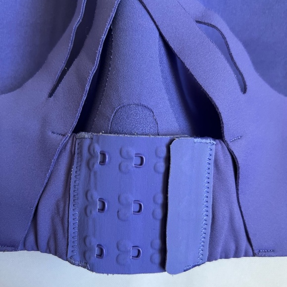 Lululemon AirSupport Bra | Size 34C - Picture 4 of 9